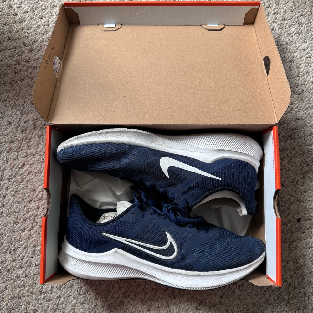Lightly worn mens Nike phantom sneakers